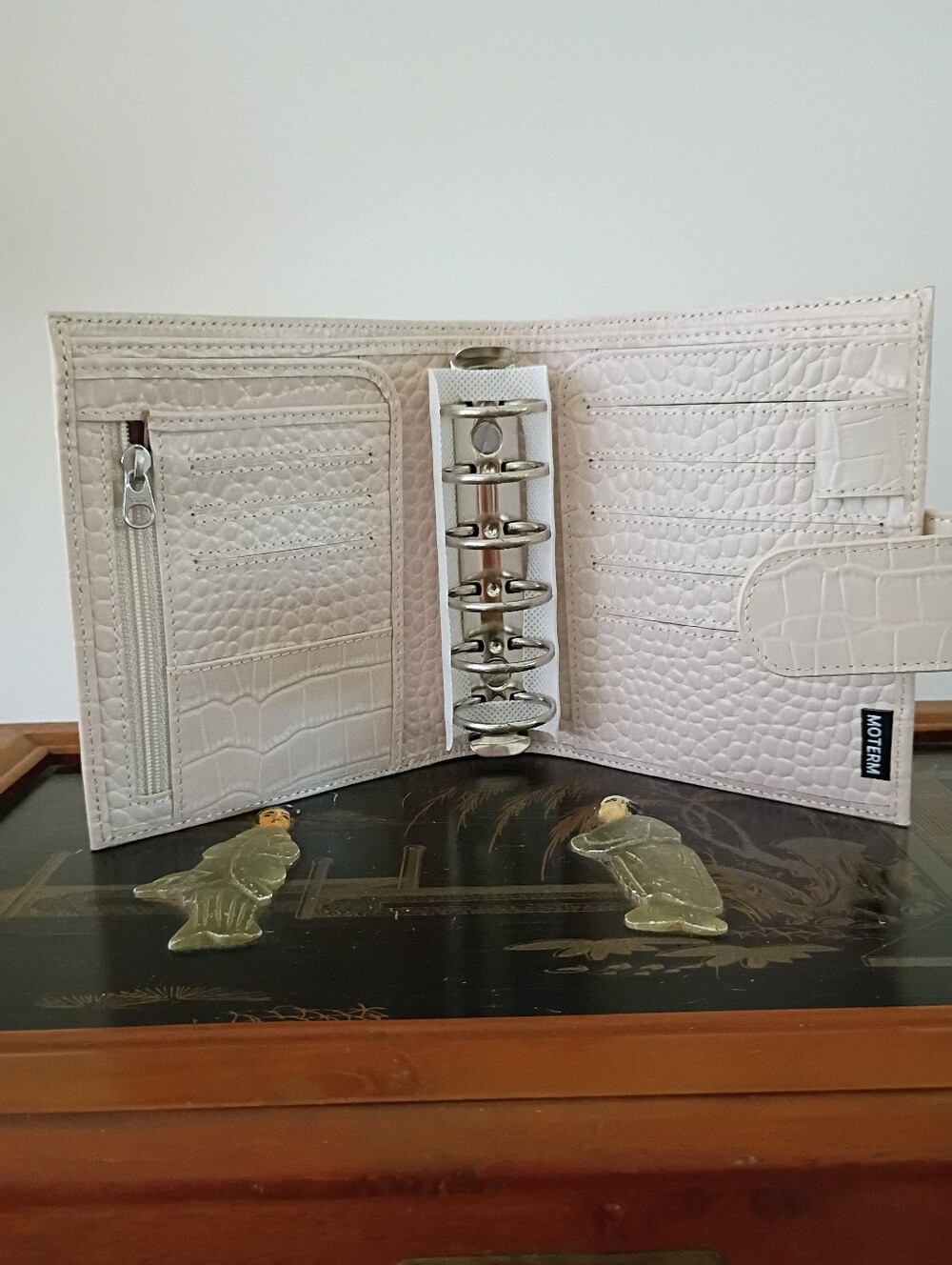 Moterm A7 Pocket Luxe Ring Planner Wallet - Picture 5 of 16